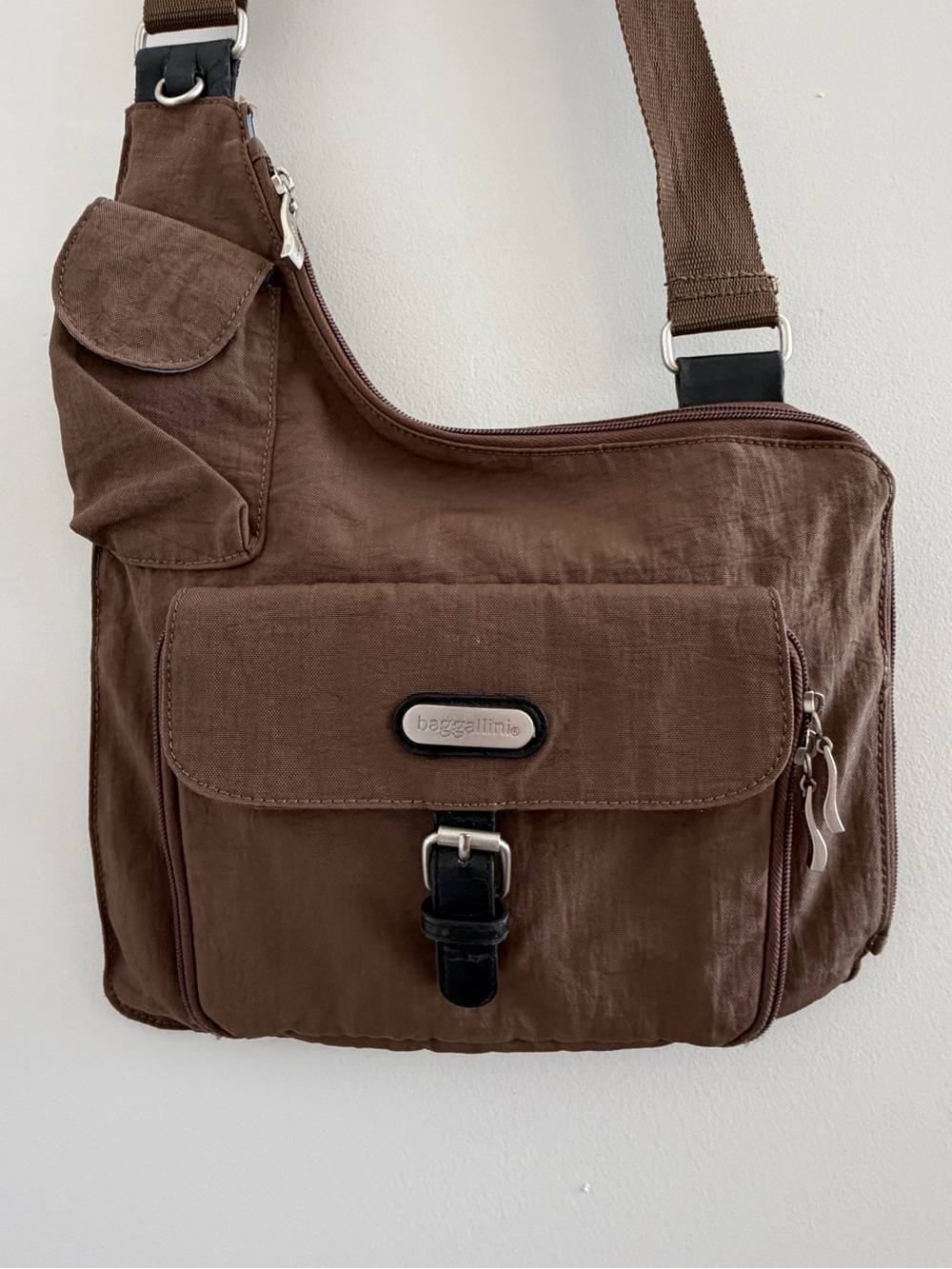 Baggallini Brown Nylon Crossbody Travel Bag Organizer Multi Pocket Minimalist